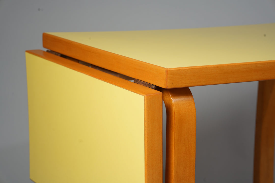 Model DL 82 drop-leaf table, Alvar Aalto, Oy Huonekalu- ja Rakennustyötehdas Ab, 1950s