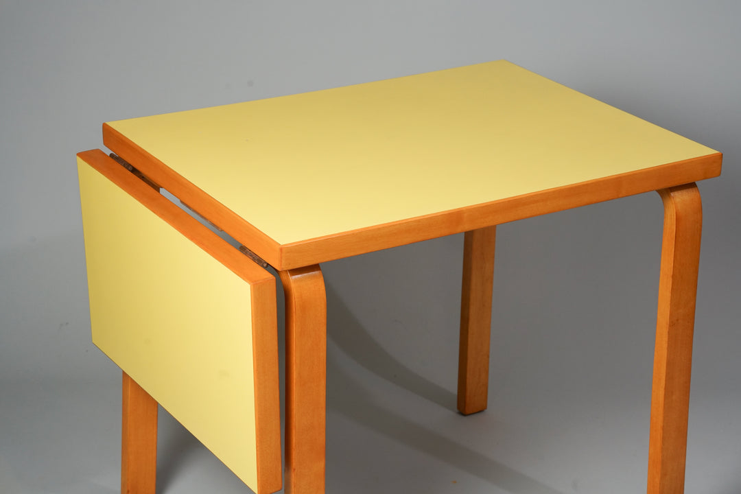 Model DL 82 drop-leaf table, Alvar Aalto, Oy Huonekalu- ja Rakennustyötehdas Ab, 1950s