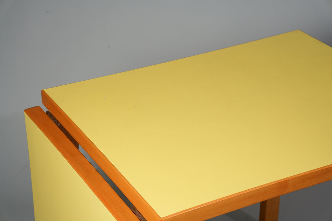 Model DL 82 drop-leaf table, Alvar Aalto, Oy Huonekalu- ja Rakennustyötehdas Ab, 1950s