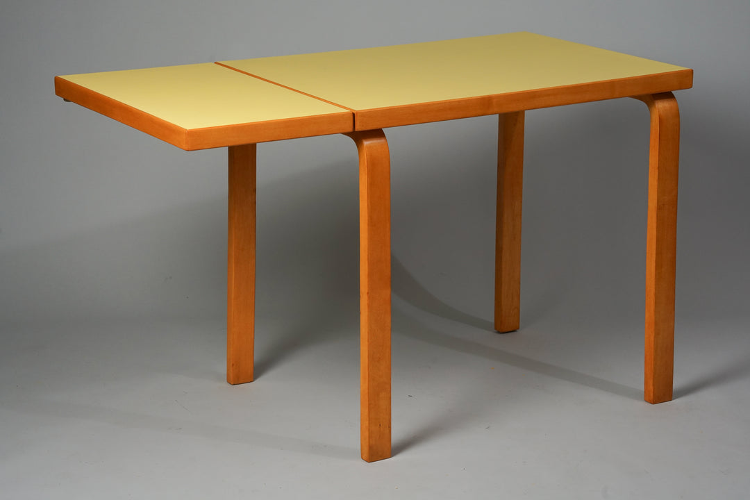 Model DL 82 drop-leaf table, Alvar Aalto, Oy Huonekalu- ja Rakennustyötehdas Ab, 1950s