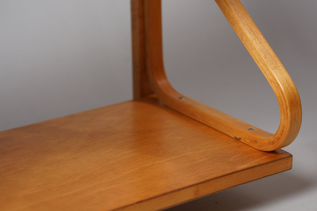 Wall shelfs model 112B-2, Alvar Aalto,  Oy Huonekalu- ja Rakennustyötehdas Ab, 1930s