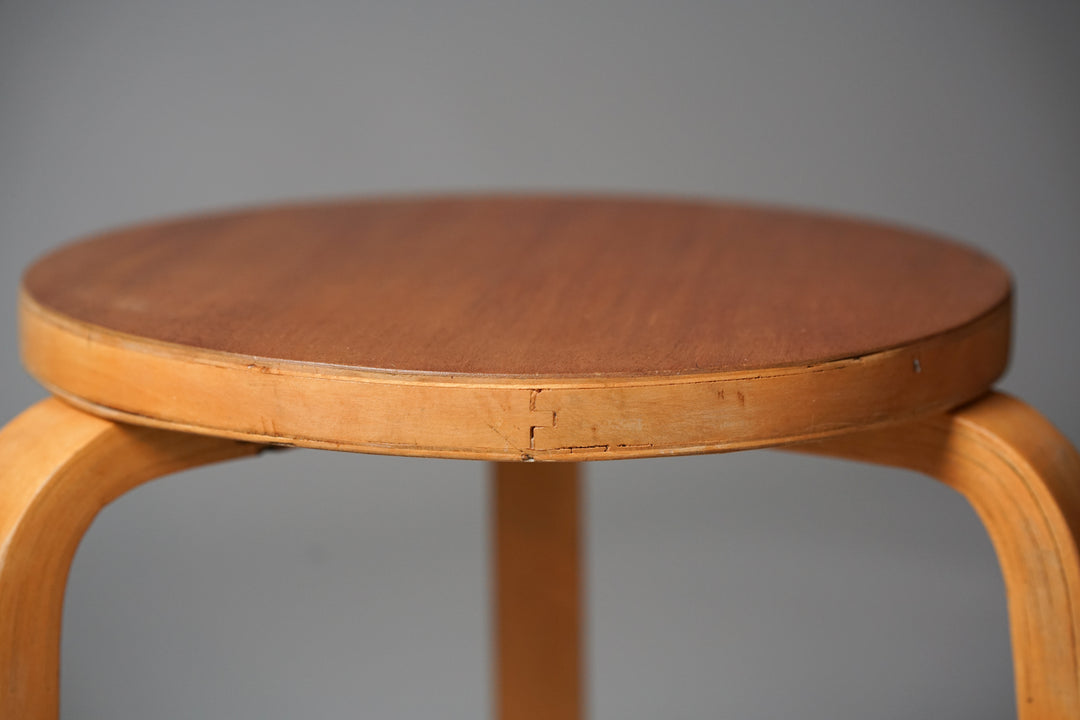 Harvinaiset malli 60 jakkarat (2 kpl), Alvar Aalto, Oy Huonekalu- ja Rakennustyötehdas Ab, 40/50-luku