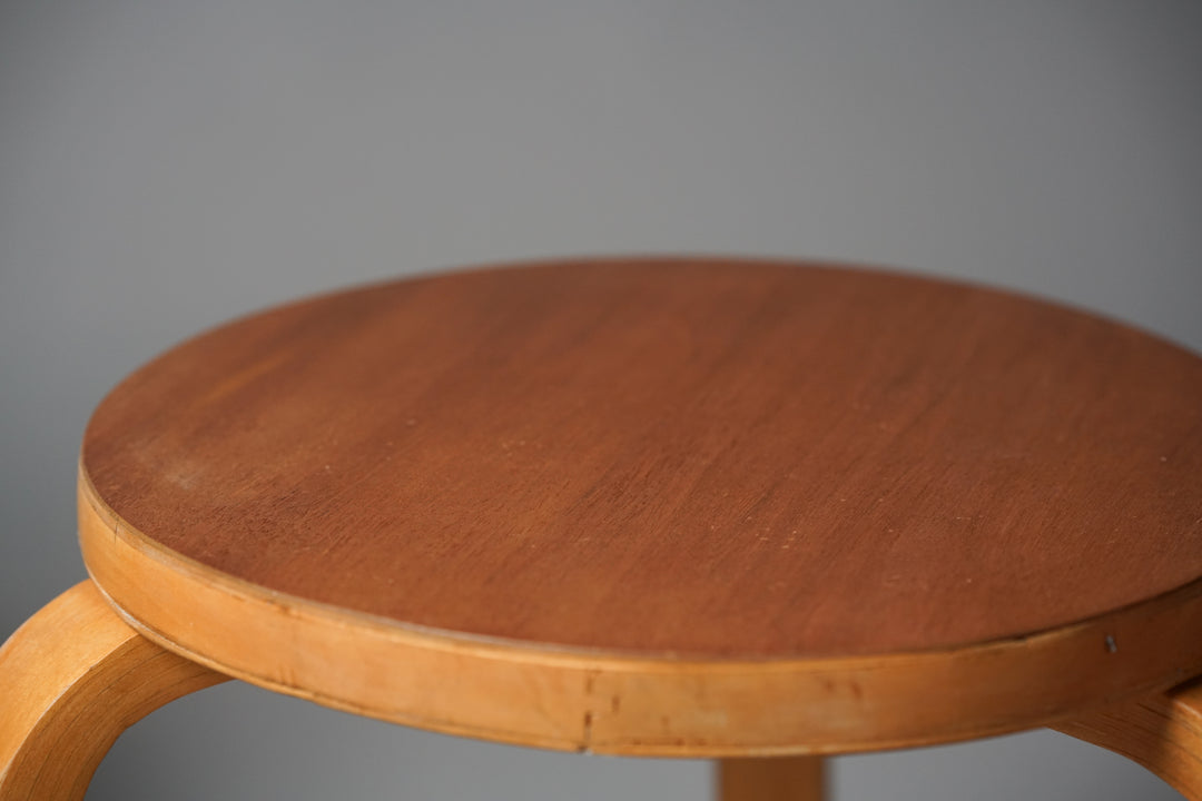 Harvinaiset malli 60 jakkarat (2 kpl), Alvar Aalto, Oy Huonekalu- ja Rakennustyötehdas Ab, 40/50-luku