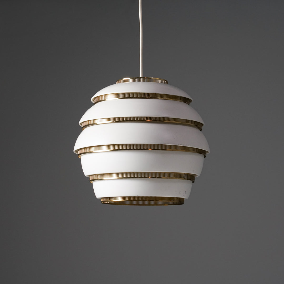 Malli A331 "Mehiläispesä" kattovalaisin, Alvar Aalto, Valaisinpaja, 1900-luvun puoliväli