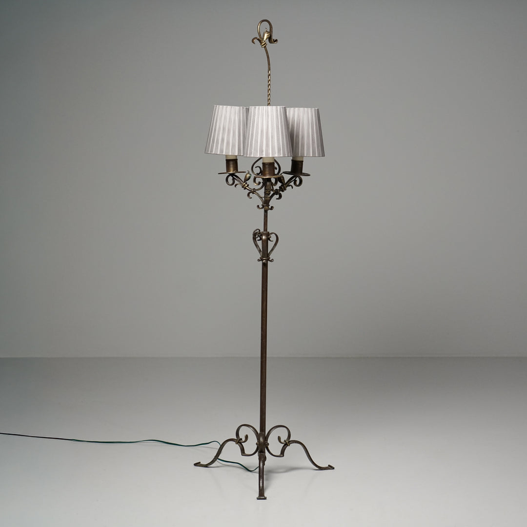 Model 812 floor light, Taidetakomo Hakkarainen, Early 20th Century