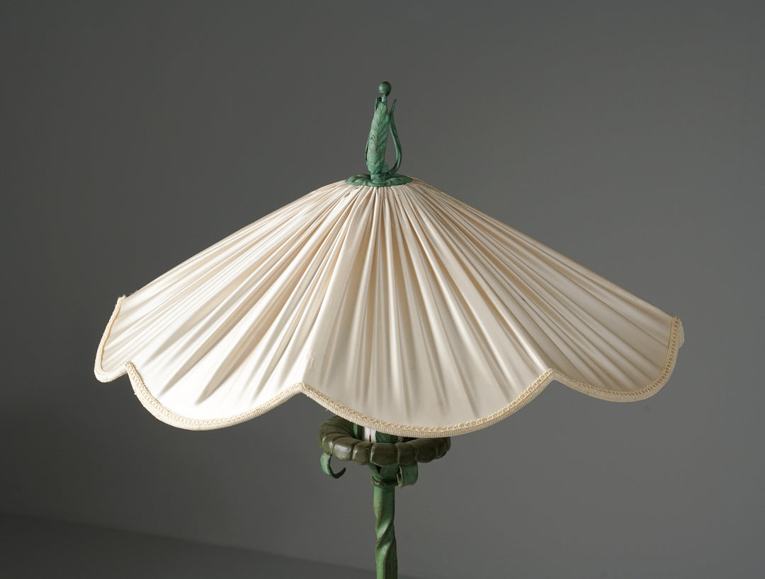 Model 811 floor light, Taidetakomo Hakkarainen, Early 20th Century 