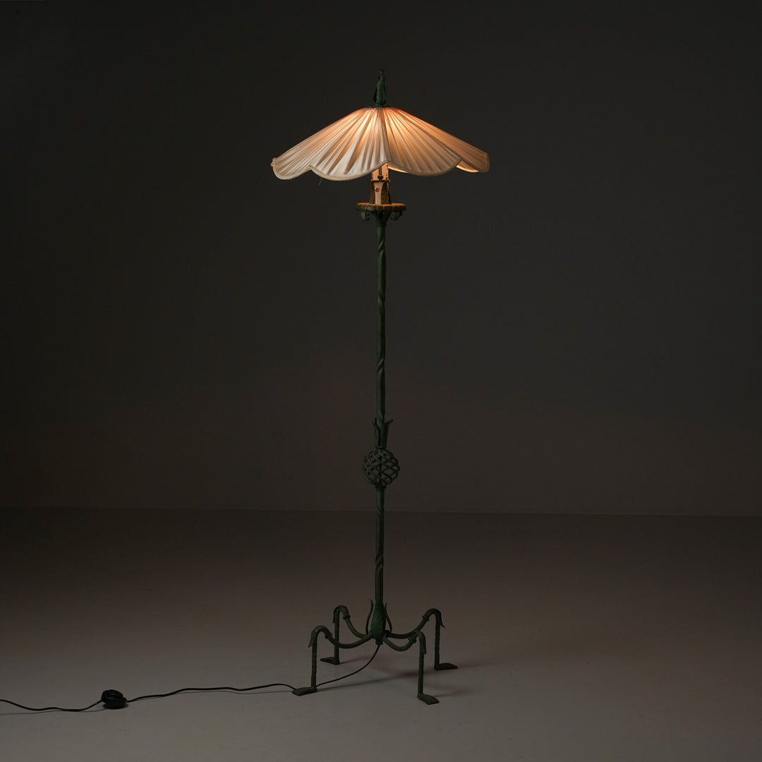 Model 811 floor light, Taidetakomo Hakkarainen, Early 20th Century 