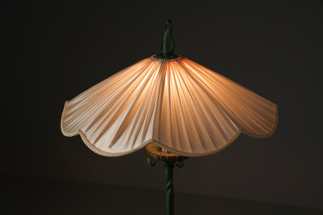 Model 811 floor light, Taidetakomo Hakkarainen, Early 20th Century 