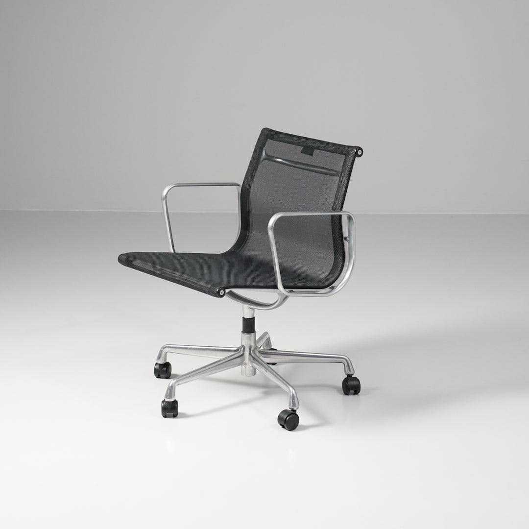 Malli EA108 työtuoli 5-sakarajalkaisella jalalla (22 kpl), Charles & Ray Eames, Vitra, 2000-luvun alku