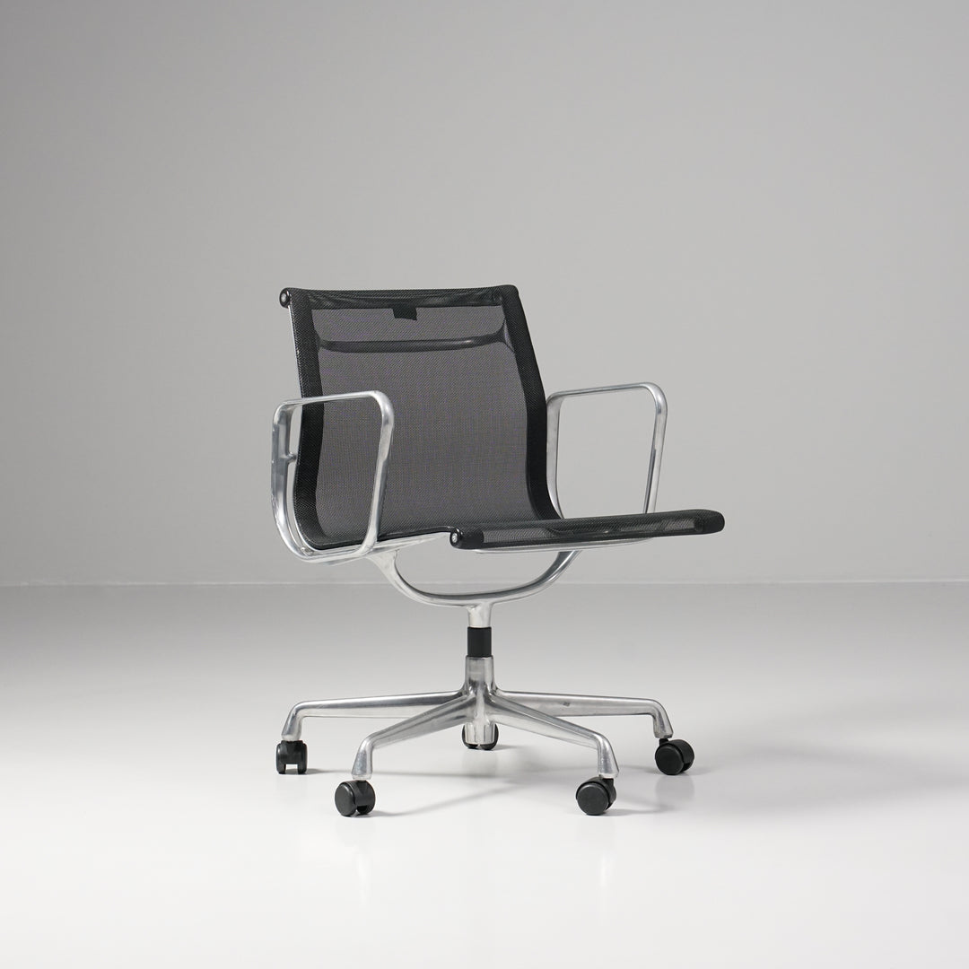 Malli EA108 työtuoli 5-sakarajalkaisella jalalla (22 kpl), Charles & Ray Eames, Vitra, 2000-luvun alku
