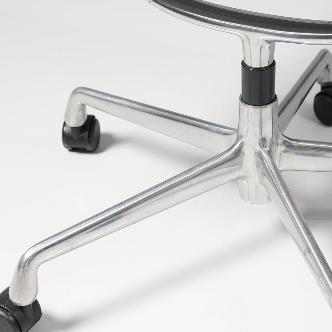 Malli EA108 työtuoli 5-sakarajalkaisella jalalla (22 kpl), Charles & Ray Eames, Vitra, 2000-luvun alku